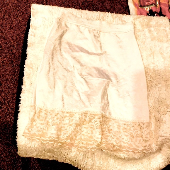 Flexees M ivory shapewear shaper slimming panty lined satin lace trim skirt - Picture 2 of 12